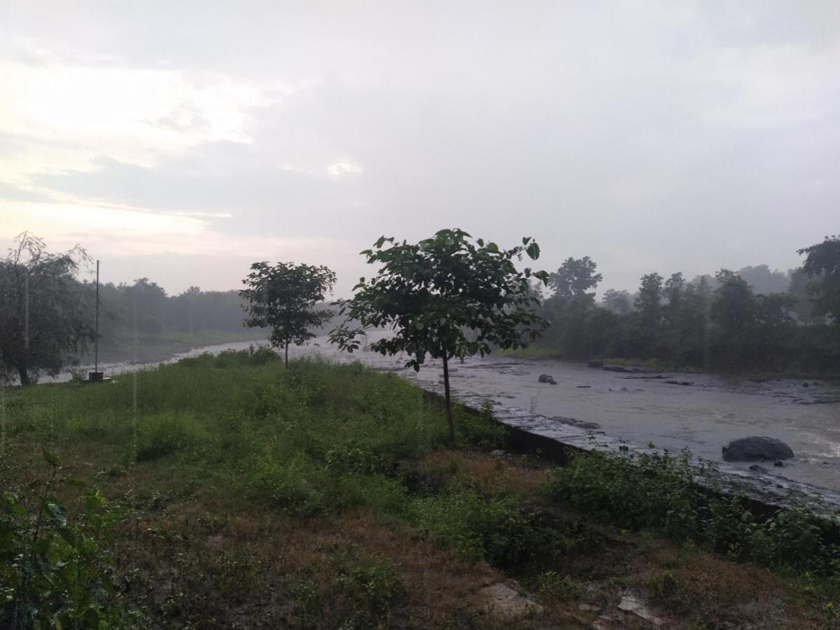 Karjat Villa Exteriér fotografie