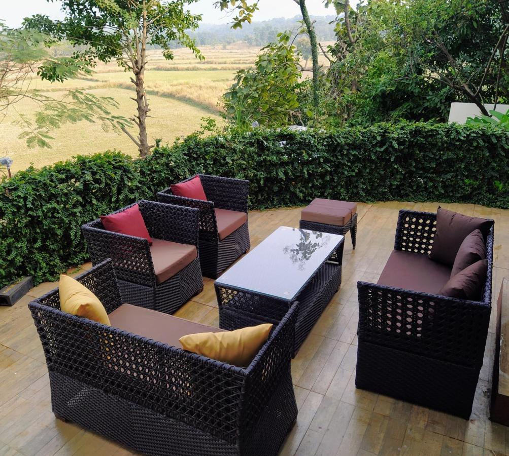 Karjat Villa Exteriér fotografie