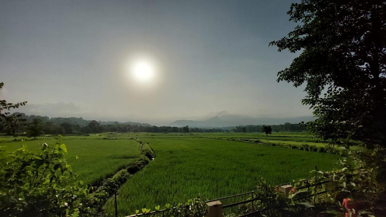 Karjat Villa Exteriér fotografie